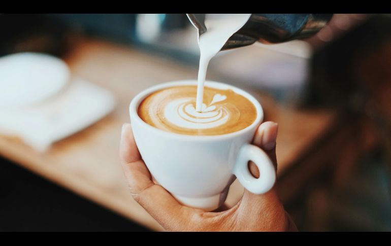 Una bebida que es inspiración y rutina para miles de personas en el mundo / Photo by Fahmi Fakhrundi on Unsplash