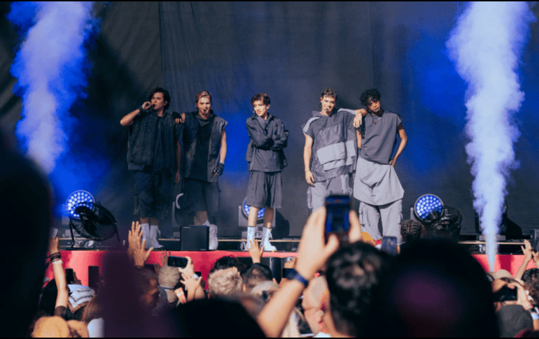 El cartel de las Fiestas de Octubre 2026 se engalana con la confirmación de Santos Bravos como su primer artista sorpresa. La innovadora agrupación de pop latino promete un espectáculo inolvidable en el Auditorio Jalisco. ESPECIAL/ Facebook/ Santos Bravos