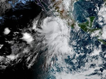 Además del pronóstico de lluvias fuertes a muy fuertes, se esperan fuertes vientos y oleaje alto en las costas de Jalisco por "Rachel". EFE/NOAA-NHC