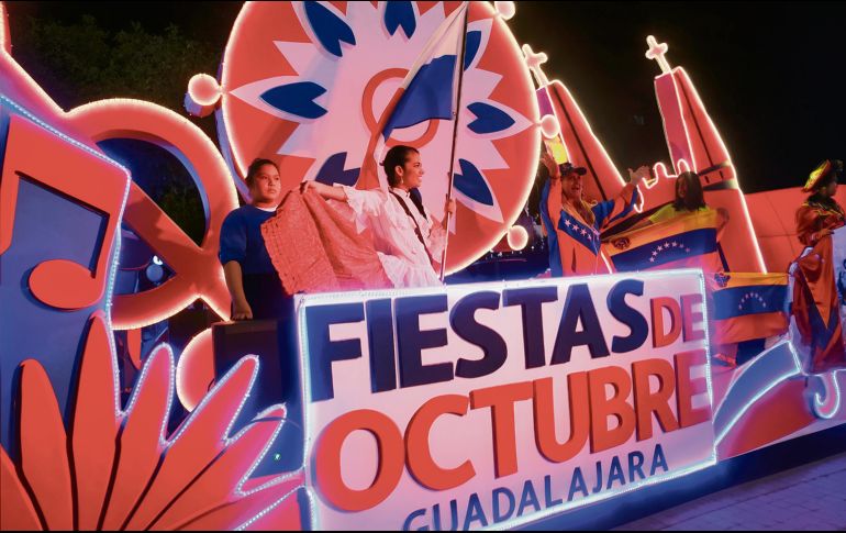Aspectos del desfile nocturno realizado con motivo de la inauguración de las Fiestas de Octubre en Guadalajara, el 30 de septiembre de 2017. EL INFORMADOR/ Archivo