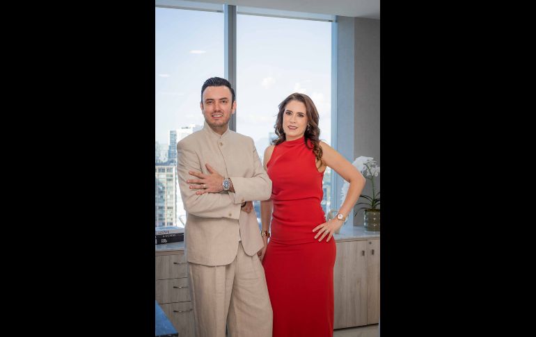 Luis Eduardo Andrade y Claudia Aguirre.  GENTE BIEN JALISCO / Revista del 2 de octubre 2026