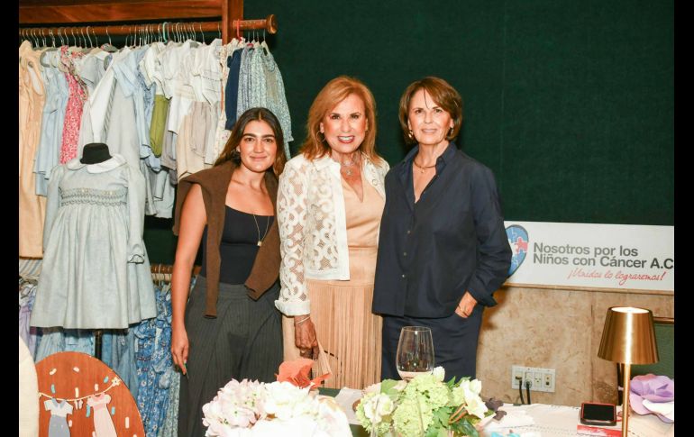 Karla Ibarra, Anebela Hernández y Ana Camarena. GENTE BIEN JALISCO / Inauguración Bazar a beneficio de Nosotros por los Niños con Cáncer