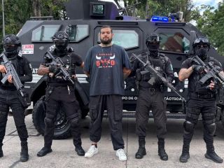 El sujeto fue trasladado ante personal del Instituto Nacional de Migración y al Aeropuerto Internacional de Guadalajara. CORTESÍA