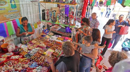 La Feria del Cartón y del Juguete Mexicano forma parte de las actividades que cada año permiten acercar a las nuevas generaciones a elementos de la cultura popular mexicana. EL INFORMADOR / ARCHIVO