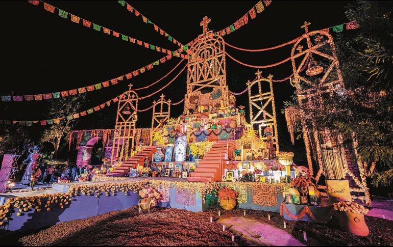 Foto del impresionante Gran Altar Monumental de Calaverandia. EL INFORMADOR