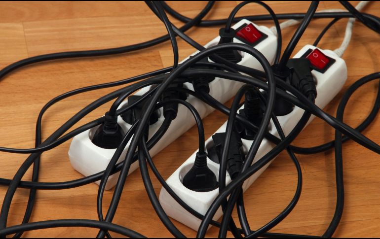 La desventaja con los multicontactos es que, si se quedan conectados mientras no se utilizan, estos siguen gastando electricidad. ESPECIAL / CANVA