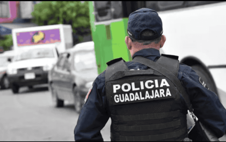 El hombre, de 43 años de edad, dijo ser elemento activo de la Comisaría de Guadalajara y, sobre los hechos, refirió que se encontraba en un comercio de la colonia San Martín de las Flores. ESPECIAL / GOBIERNO DE GUADALAJARA