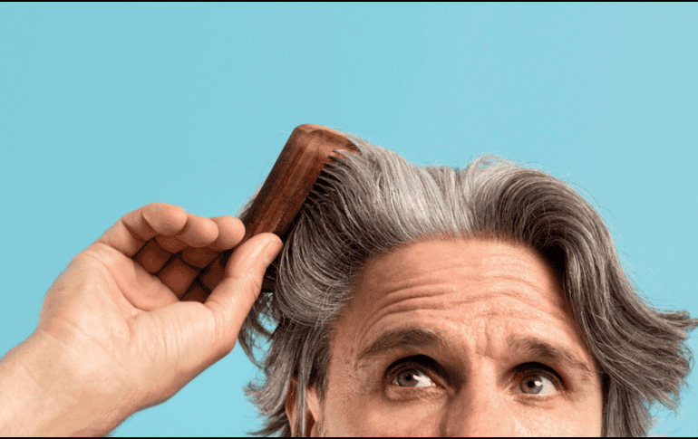La aplicación excesiva de químicos en el cabello es dañino para los folículos pilosos e, irónicamente, puede contribuir a la formación de canas. MAGNIFIC