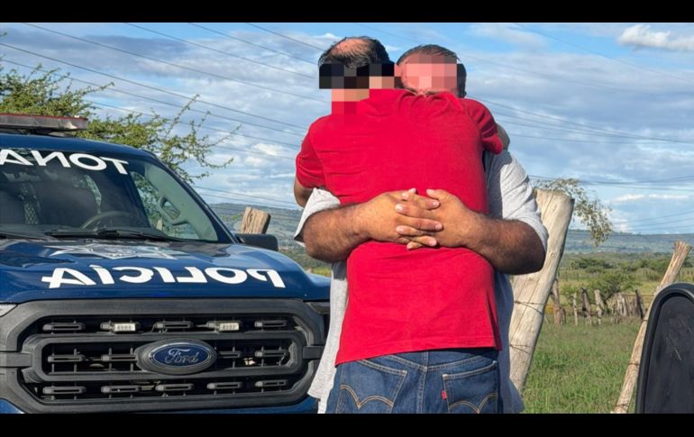 El conductor, quien estaba en buen estado de salud, se reencontró con su familia. ESPECIAL/Comisaría de Tonalá