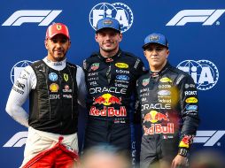 Max Verstappen marcó el mejor tiempo en la clasificación en el circuito de Sepang, asegurando la primera posición de salida para la carrera del domingo. EFE / F. Ismail