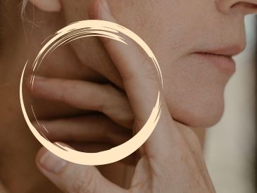 Experta en yoga facial advierte que con estos ejercicios, al igual que con el yoga corporal, se trabajan los músculos, no la piel. PEXELS / R. Lach