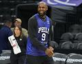 “El Rey” va por su temporada 24 en la NBA y lo hará con los 76ers de Filadelfia, el cuarto equipo de su carrera luego de firmar con el equipo como agente libre por dos años. X/@TheDunkCentral