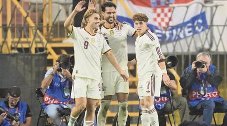 Mikel Merino. El centrocampista marcó un doblete y encabezó el triunfo de España ante Croacia. AP