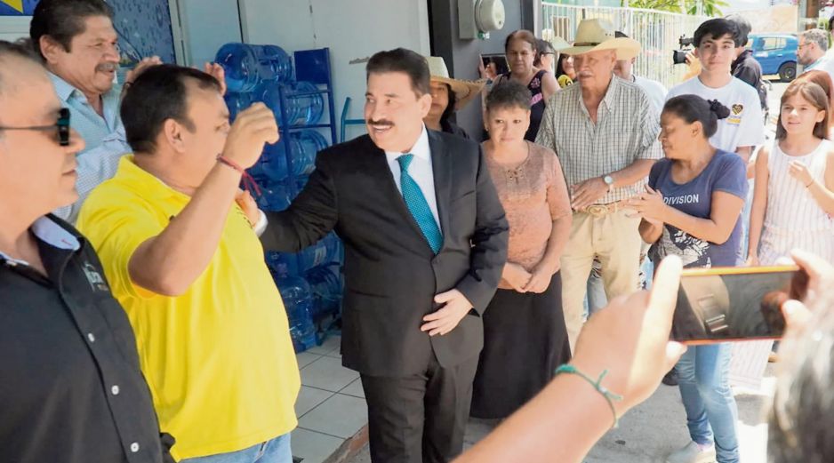 Jesús Salazar Sazueta, presidente de la organización Somos Manos Tapatías, denuncia hostigamiento por personal del ayuntamiento tapatío. ESPECIAL