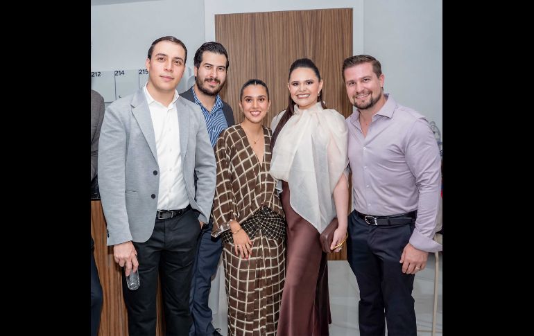 Carlos Barrera, Alberto Ravelo, Regina Rodríguez, Jasahed Vizcarra y Jorge Cárdenas. GENTE BIEN JALISCO / Revista del 9 de octubre 2026