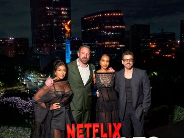 Adriana Paz, Ben Affleck, Kerry Whashington y Luis Gerardo Méndez. ESPECIAL/NETFLIX.