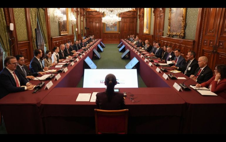 En redes sociales, Sheinbaum detalló que al encuentro acudieron integrantes de la Cámara de Comercio de EU. X/@Claudiashein