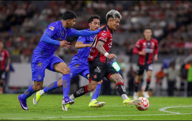 El duelo también tendrá un capítulo especial en los banquillos. Hernán Crespo y Gabriel Milito comparten nacionalidad y una trayectoria vinculada al futbol argentino. IMAGO7