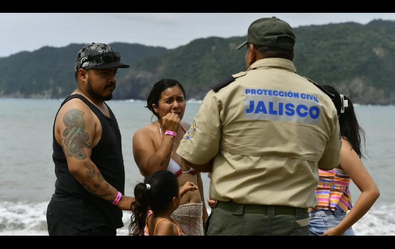 Elementos de la UEPCB hablaron con los vacacionistas sobre los riesgos de 