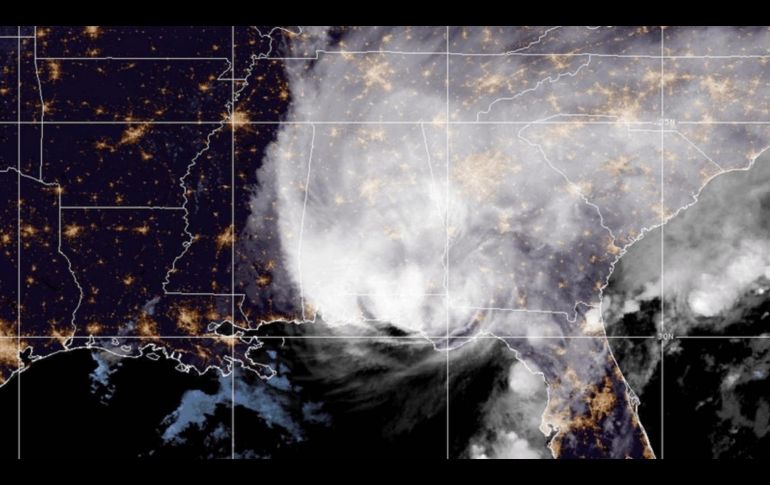 La llegada del ciclón a las costas de Estados Unidos llegó en medio de un fuerte operativo de seguridad. EFE/NOAA-NHC