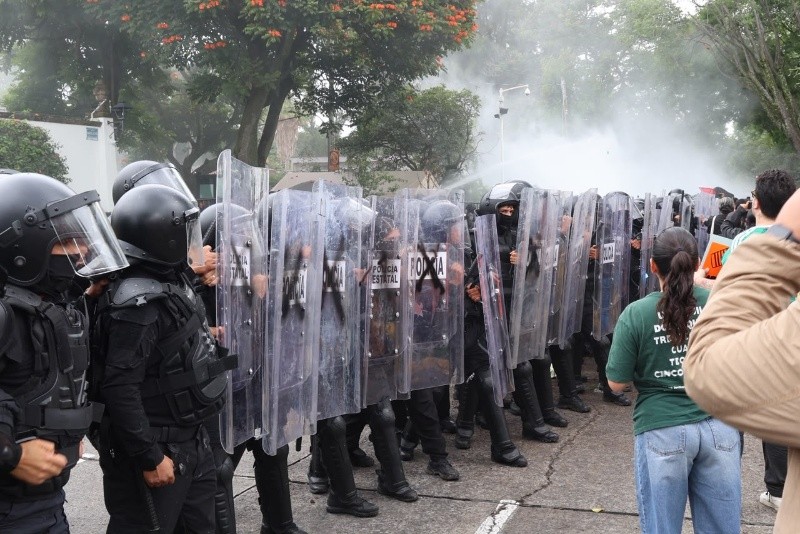 &nbsp;Manifestantes en Casa Jalisco. EL INFORMADOR / A. Navarro&nbsp;