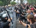Manifestantes elaboraron una lista de 23 personas que reportan como detenidas o no localizadas tras los enfrentamientos en Casa Jalisco. EL INFORMADOR/A. NAVARRO.