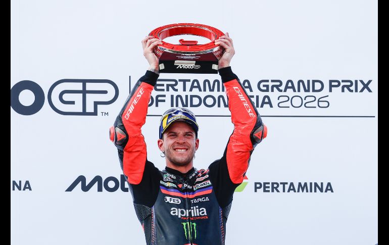 Aprilia dominó el podio en Mandalika con la victoria de Bezzecchi y el tercer lugar de Martín. EFE.
