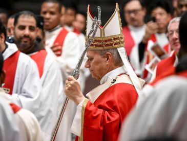 El Papa León XIV preside una misa por la inaguración del año académico en la Universidad Pontificia en la plaza de San Pedro, en el Vaticano. EFE//R. Antimiani