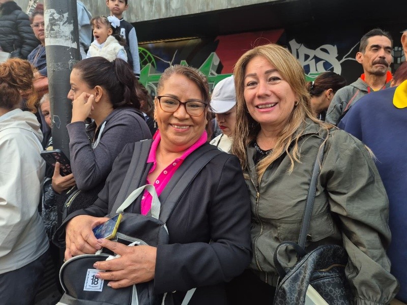  Beatriz González y su hermana, quienes se presentaron para acompañar a la Virgen de regreso a Zapopan.&nbsp;EL INFORMADOR / O. González&nbsp;