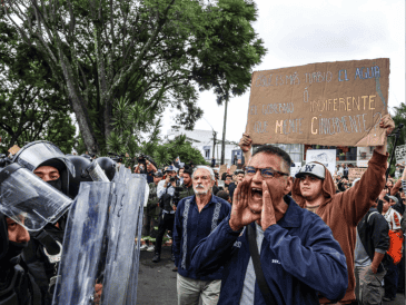 La Fiscalía de Jalisco puso en libertad a 12 de las 39 personas arrestadas durante los disturbios en la manifestación por el agua frente a Casa Jalisco. EL INFORMADOR/ARCHIVO