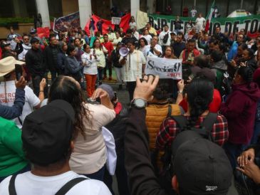 Las y los manifestantes del IMSS cuentan con el respaldo de trabajadores del Metro, ISSSTE, Pemex y por docentes de la CNTE. SUN / ARCHIVO