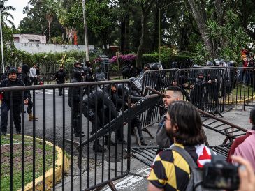 La Fiscalía de Jalisco informó que de las 39 personas detenidas por los disturbios registrados durante la manifestación por el agua realizada afuera de Casa Jalisco ya fueron liberadas 12. EL INFORMADOR/ A. Navarro