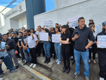 Denisse Montiel (CEPAD) denunció uso excesivo de la fuerza por parte de la Policía del Estado, afectando a entre 500 y mil personas mediante el uso de gas lacrimógeno, balas de goma y agresiones directas. M. Hernández/EL INFORMADOR