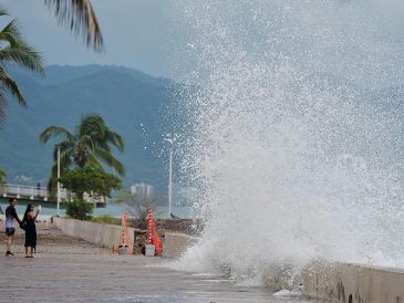 Un total de 22 municipios de Jalisco se encuentran en alerta amarilla por el alejamiento del ciclón. AP/F. Llano