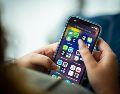 Senadores respaldan la medida, pero plantean la necesidad de fortalecer la educación digital y evaluar sus resultados. UNSPLASH.