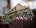 El fortalecimiento del dólar, impulsado por el conflicto energético y las tasas de interés, presiona al peso mexicano. EFE / ARCHIVO