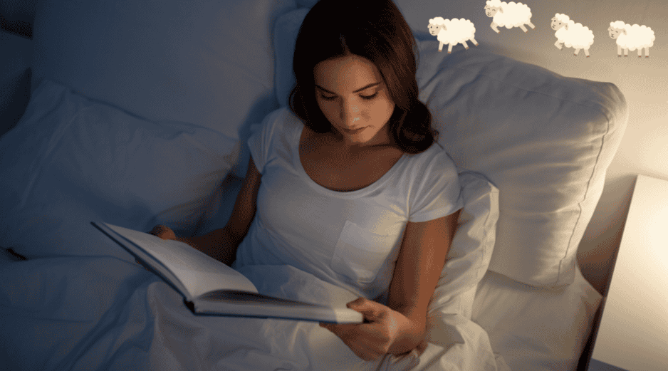 Dddicar unos minutos a un buen libro antes de apagar la luz es una inversión directa en salud integral. ESPECIAL / CANVA