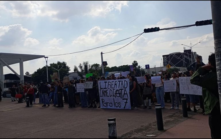 Las movilizaciones se realizaron en Periférico Norte, CUCEI y el Centro Histórico, mientras el gobernador Pablo Lemus confirmó la liberación de todos los detenidos. EL INFORMADOR/ O. GONZÁLEZ.