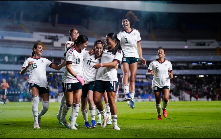Jacqueline Ovalle celebra una anotación durante el encuentro internacional de preparación entre las selecciones femeniles de México y Jamaica, disputado en el Estadio Corregidora. IMAGO7