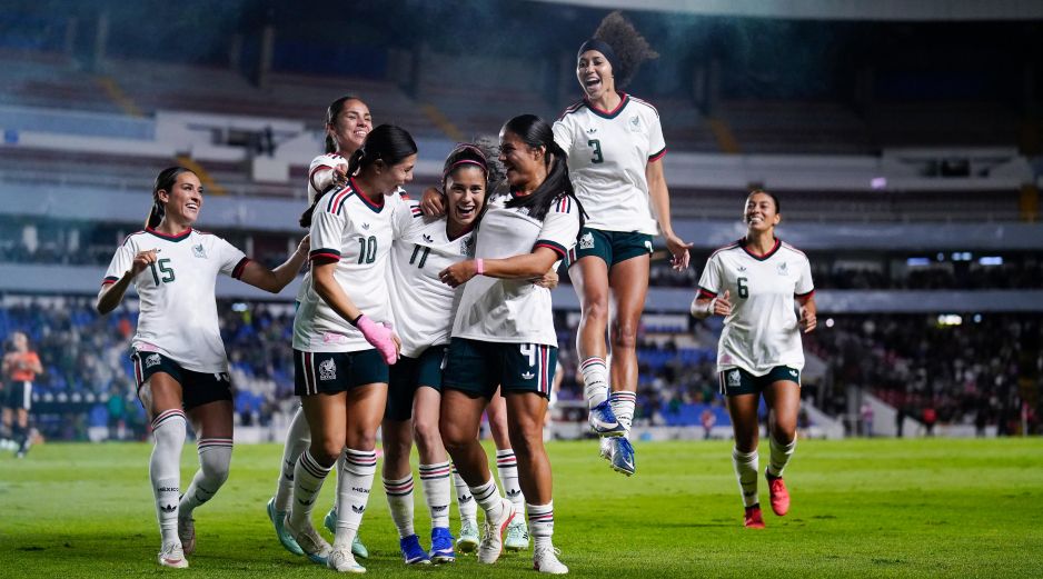 Jacqueline Ovalle celebra una anotación durante el encuentro internacional de preparación entre las selecciones femeniles de México y Jamaica, disputado en el Estadio Corregidora. IMAGO7