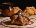 Para acompañar el pan de muerto, los especialistas sugieren optar por bebidas sin aporte calórico, como café negro o té sin azúcar. ESPECIAL / CANVA