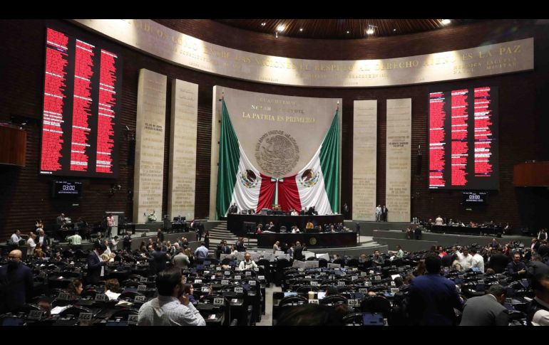 Tras su aprobación en lo general y en lo particular, la minuta de la Ley Federal de Derechos fue enviada al Senado de la República. SUN/ARCHIVO