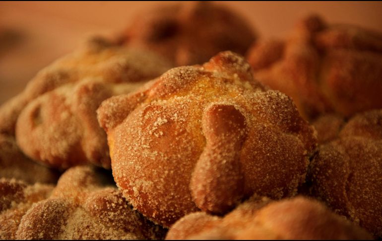 Este pan de muerto casero es ideal para compartir en familia durante el Día de Muertos. EL INFORMADOR / ARCHIVO