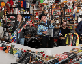 Este jueves 15 de octubre, los Tigres del Norte en el Tiny Desk demostraron cómo su música sigue uniendo generaciones. YOUTUBE / NPR Music