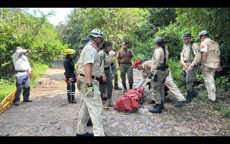 Guardabosques, elementos de Protección Civil y Bomberos de Guadalajara y personal del Escuadrón Aerotáctico Zeus participaron en el operativo de rescate. ESPECIAL