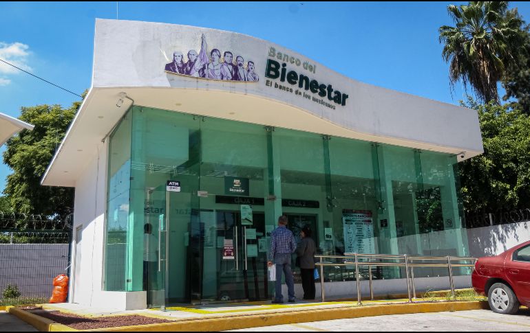Para realizar transferencias primero debes tener descargada la aplicación del Banco del Bienestar instalada en tu celular. EL INFORMADOR / ARCHIVO