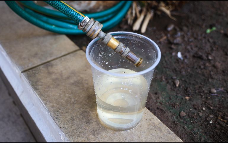 Abrir el grifo y ver agua transparente en Guadalajara no garantiza que sea segura para el consumo humano. EL INFORMADOR / ARCHIVO