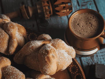 Los especialistas enfatizan que el objetivo no se centra en prohibir los alimentos tradicionales, sino en educar sobre la importancia del consumo responsable. ESPECIAL/Canva