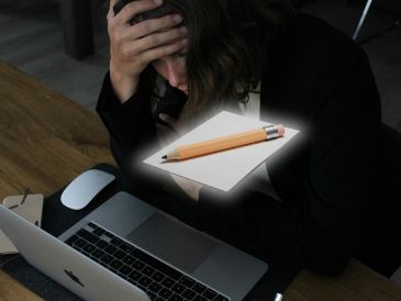 Con un lapiz y un cuaderno puedes comenzar a construir tu vida. ESPECIAL / UNSPLASH Elisa Ventura