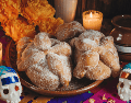 Durante la época prehispánica, las culturas mesoamericanas carecían de la técnica de panificación con trigo, por lo que elaboraban figuras rituales conocidas como tzoalli. ESPECIAL/Canva